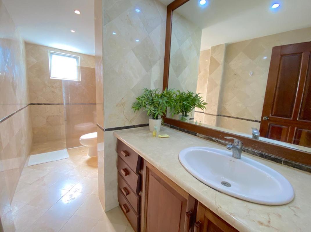 بونتا كانا Blue Ocean Beachfront Villas & Apartments - Wifi, Pool, Bbq, Playa Los Corales المظهر الخارجي الصورة